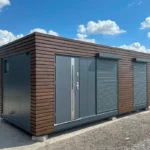 Container marittimi riconvertiti: studio in giardino appartato di 21 m²