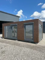 Container marittimi riconvertiti: studio in giardino appartato di 21 m² – Image 3