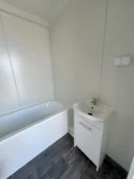 Container marittimi riconvertiti: studio in giardino appartato di 21 m² – Image 6
