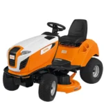 Specifiche tecniche Vantaggi del prodotto Piattaforma di guida ergonomica, pneumatici larghi, frizione elettromagnetica Motore STIHL EVC 4000 Energia 8,9 kW Cilindrata del motore (cm³) 452 cm³ larghezza di taglio 95 cm materiale del piano di taglio Scarico laterale - 2 pale altezza di taglio Regolabile da 30 a 90 mm Progresso / Formazione Trasmissione idrostatica Peso 202 kg Garanzia 2 anni Superficie consigliata 6000 m² - immagine 2